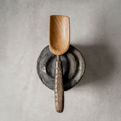 Image de Cuillère à épice en noyer Mandara