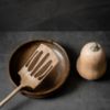 Image de Set d'ustensiles de cuisine en noyer et cuir Goa