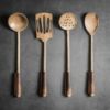 Image de Set d'ustensiles de cuisine en noyer et cuir Goa
