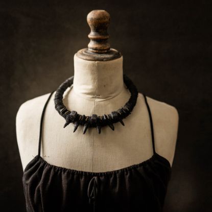 Image de Collier torque en ébène Vulcara