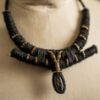 Image de Collier tribal torque médaillon gravé en ébène Ravok