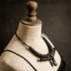Image de Collier tribal torque médaillon gravé en ébène Ravok