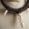 Image de Collier tribal torque pendentif en érable Valkara