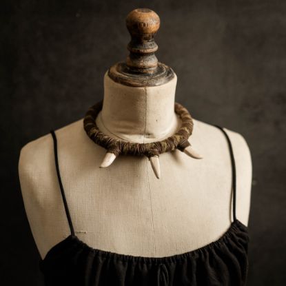 Image de Collier tribal torque crocs en érable Lagertha