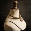 Image de Collier tribal torque pendentif gravé en noyer Máni