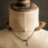 Image de Collier tribal torque pendentif gravé en noyer Máni
