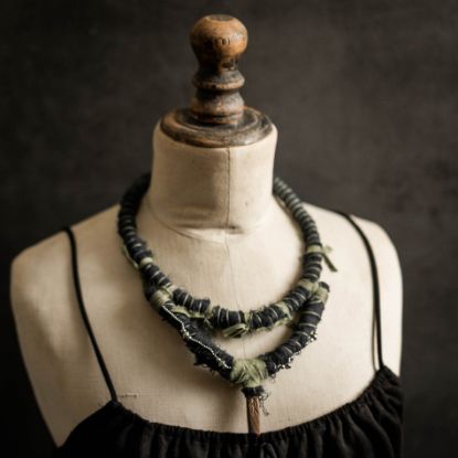 Image de Collier tribal talisman en noyer Thorskar