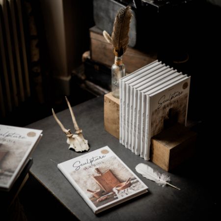 Image de la catégorie Notre livre Sculpture sur bois