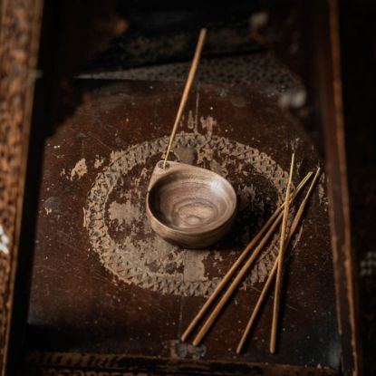 Image de Porte encens en noyer