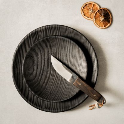 Image de Petite assiette en frêne brulé Wabi-Sabi